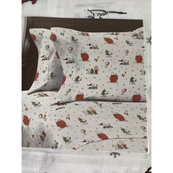 Peanuts Snoopy Charlie Brown Holiday Christmas Queen Size Soft Sheet Set NEW - Picture 2 of 15
